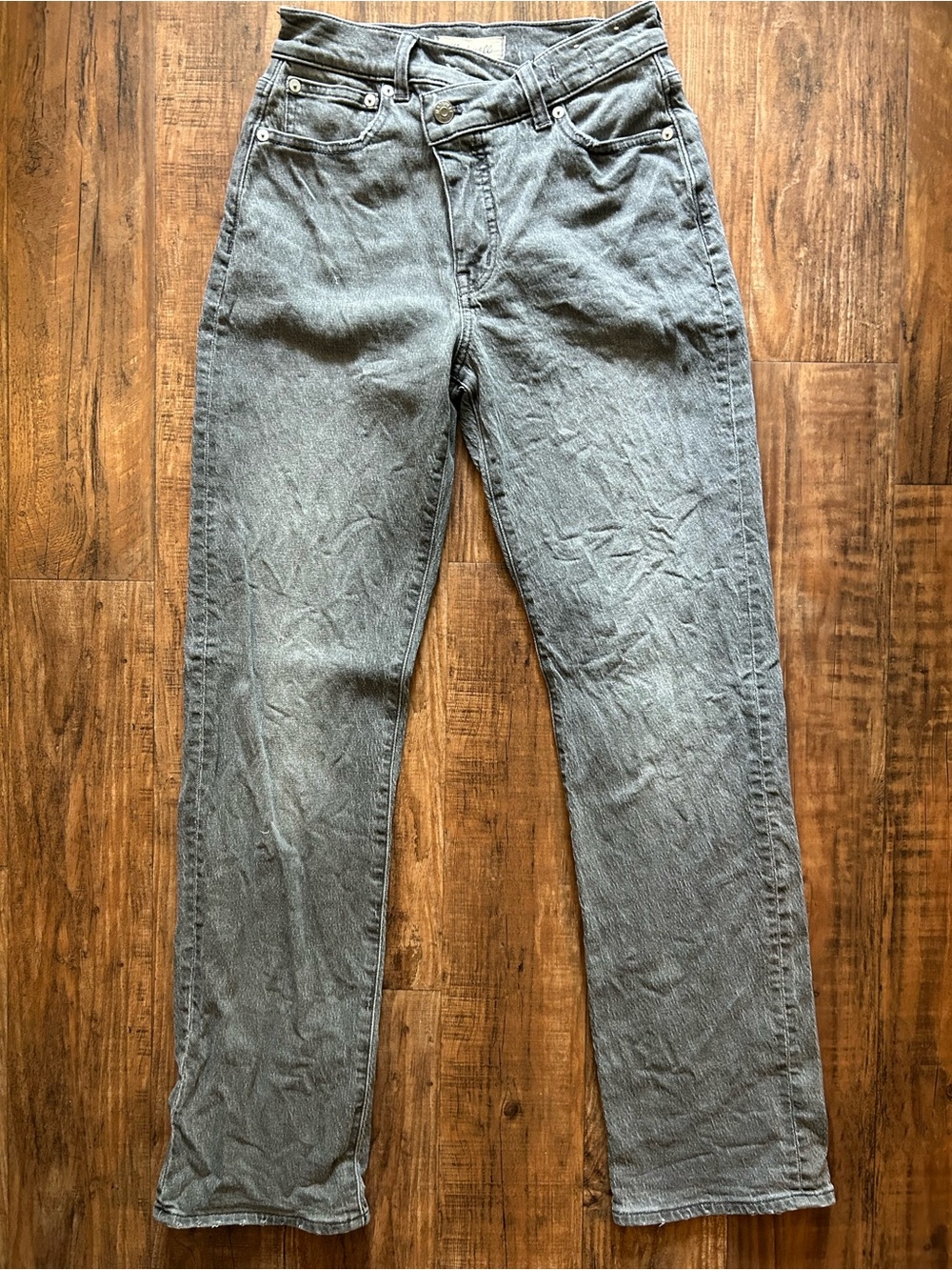 Madewell Straight-Leg Jeans in Washed Gray